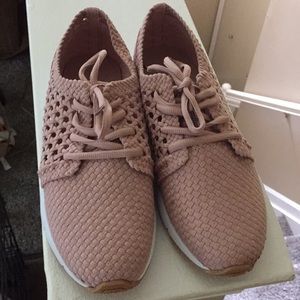 Blush Casual Walking Shor